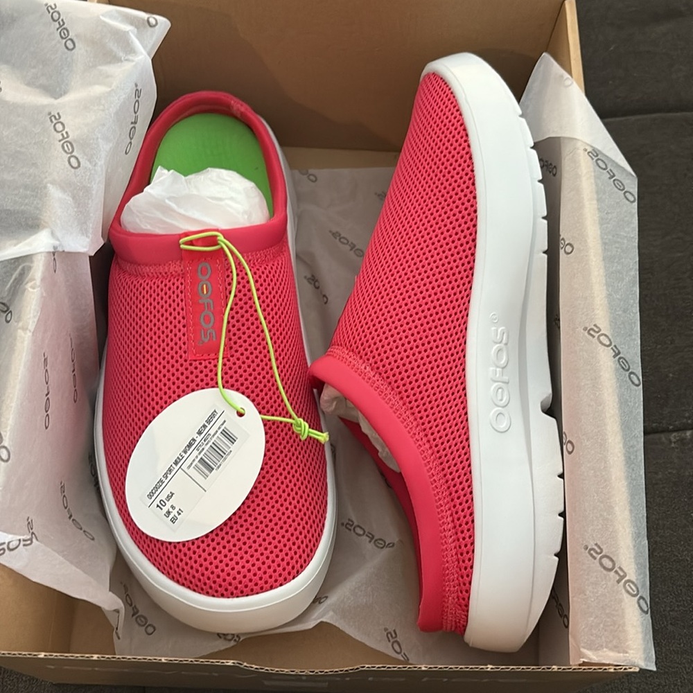 NIB OOFOS Women’s Oocoozie Sport Mule Size 10 Neon Berry